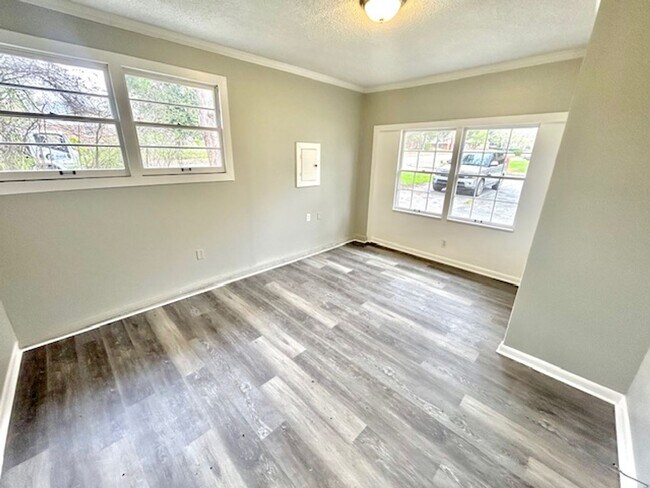 Building Photo - 6117 Colfax Rd NW