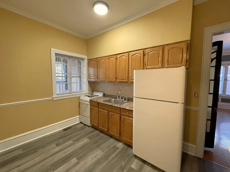 Kitchen - 524 W Church St