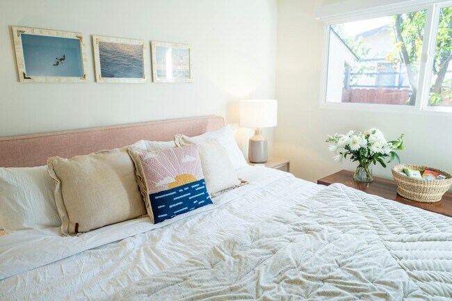 Building Photo - 2628 Hacienda Way