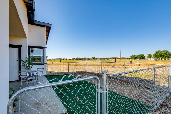 Building Photo - 6600 Thousand Oaks Dr