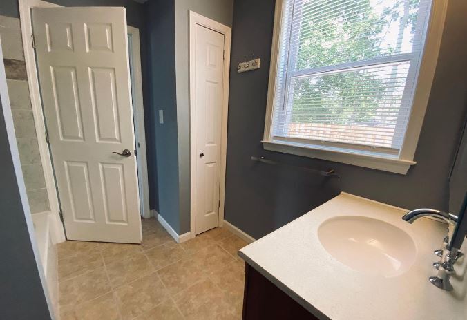 Building Photo - 26 W Center St