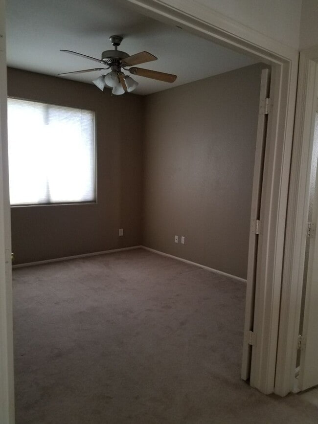 Building Photo - FREE RENT OAC  4 bedroom  3 car garage RV Gate