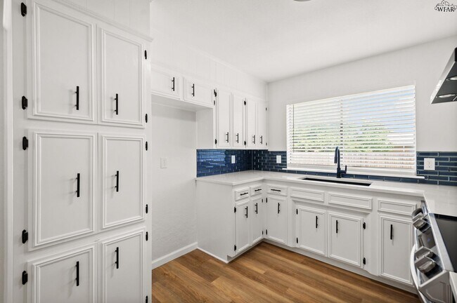 Building Photo - 5 Chanute Cir