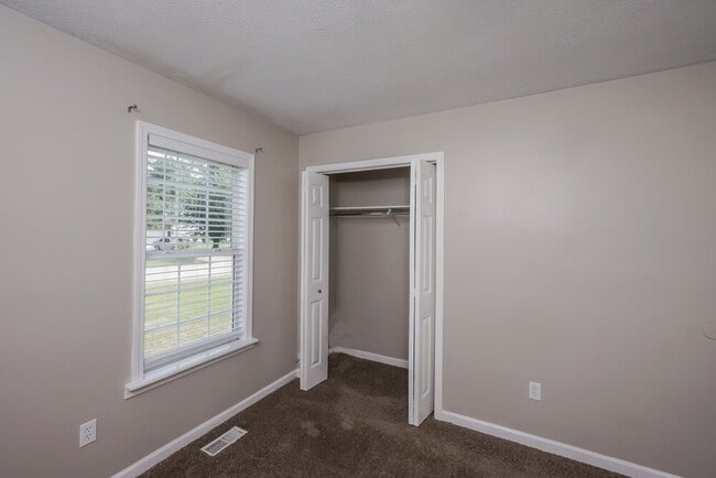 Building Photo - 127 Agin Way