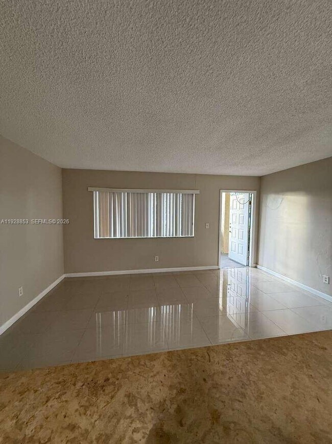 Building Photo - 1416 Meadows Cir W