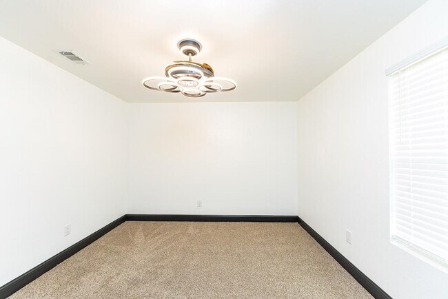Building Photo - 4209 Redbud Ave