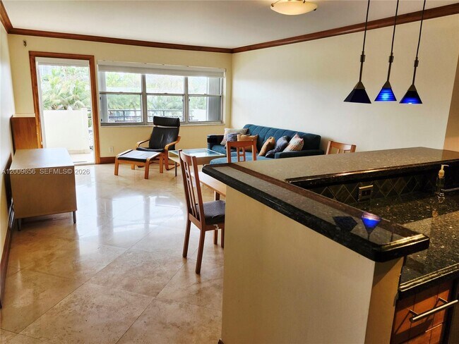 Building Photo - 401 Golden Isles Dr