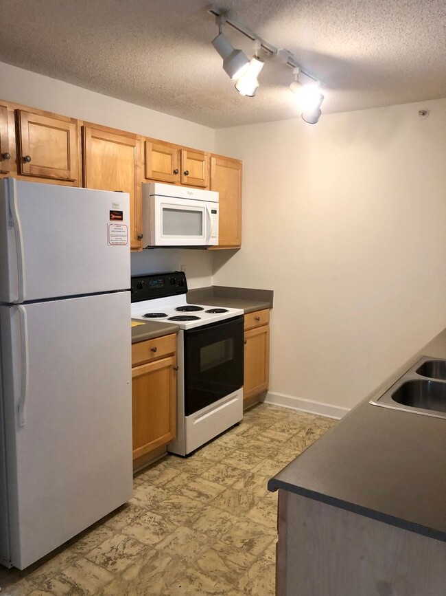 Building Photo - 431 Harts Cove Way