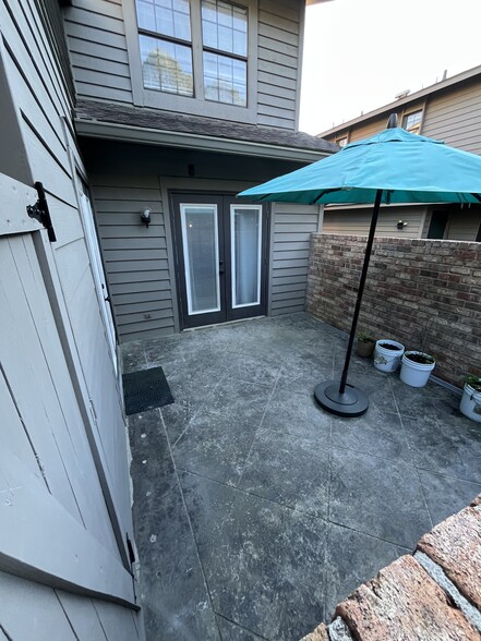 Building Photo - 389 Clubhouse