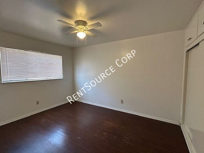 Building Photo - 822 W Ave J 9