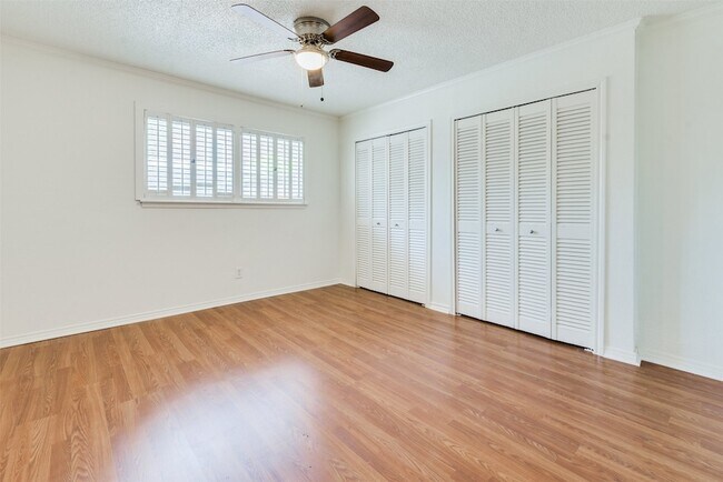 Building Photo - 2229 Mimosa Dr