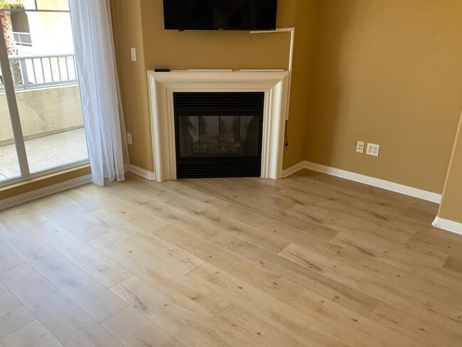 Building Photo - Fully Furnished Unit!!!