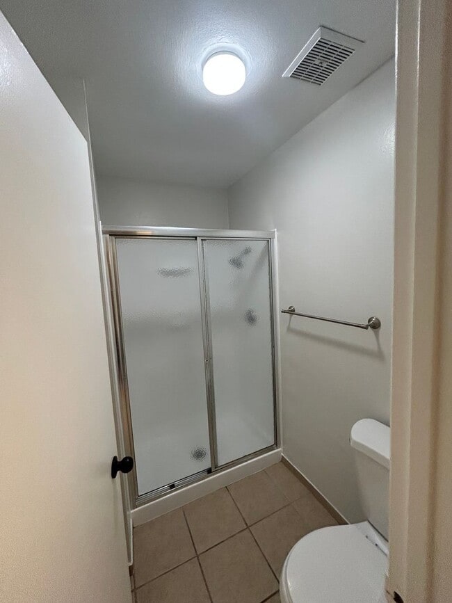 Building Photo - Spacious and lovely 2 bedroom 2 bath Condo...