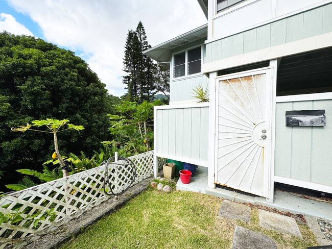 Building Photo - Furnished 1-Bedroom Manoa Apartment