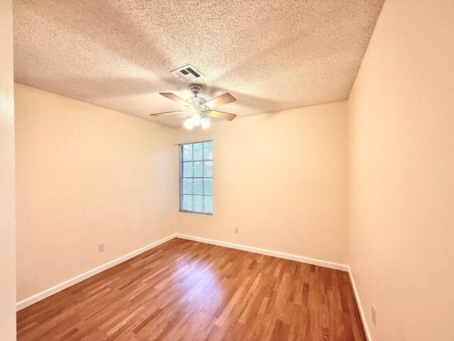 Building Photo - Spacious 4-Bedroom, 2-Bathroom Single-Stor...