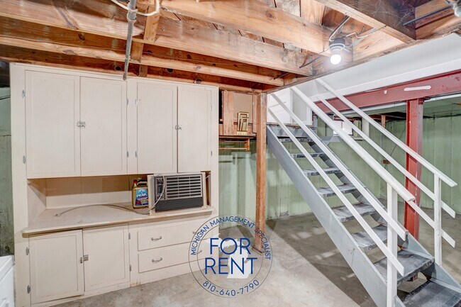 Building Photo - 708 Fremont St