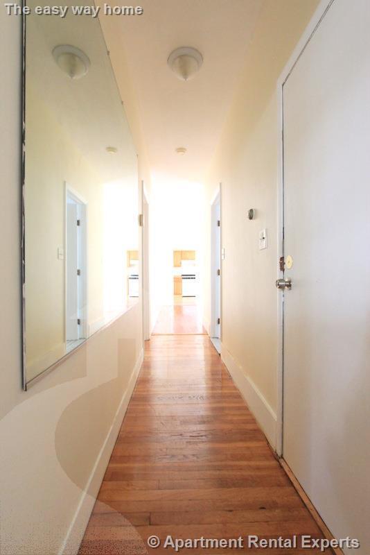 Building Photo - 569 Main St