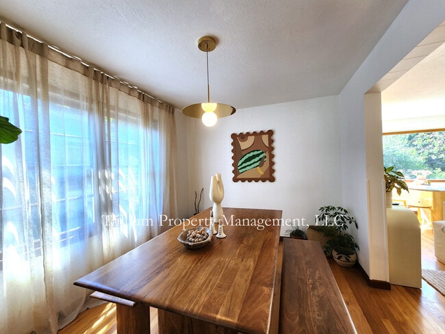 Building Photo - 3206 SW 13th Ave