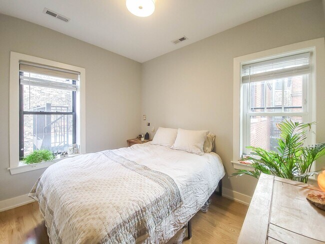 Building Photo - 2109 N Sedgwick St