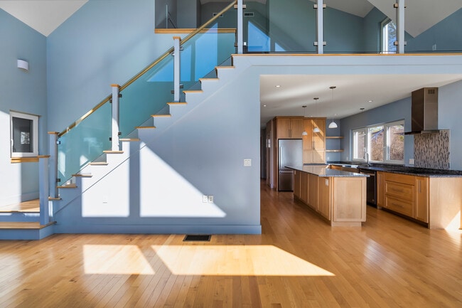 Building Photo - 1 Shoreline Dr