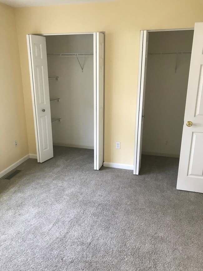 Building Photo - Beautiful State College townhouse available June!