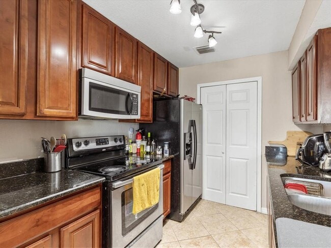 Building Photo - 2550 N Alafaya Trail