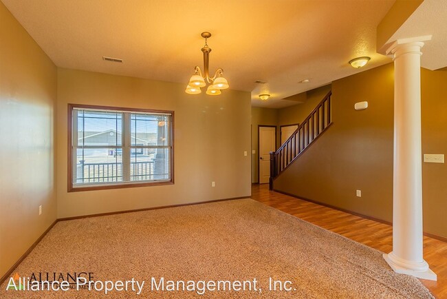 Building Photo - 3 br, 2.5 bath House - 526 Stonedale Dr.