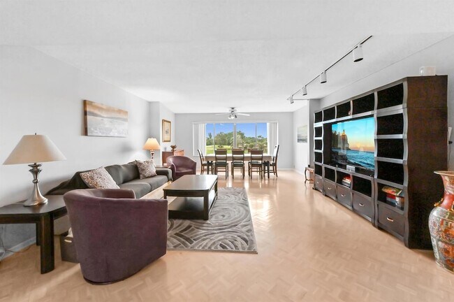 Building Photo - 6768 10th Ave N