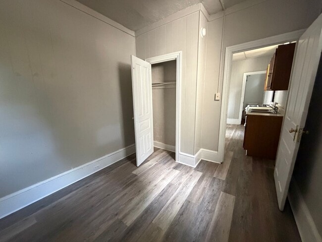 Building Photo - 1023 Greenwich St