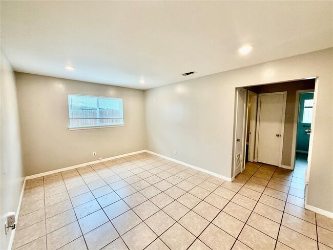 Building Photo - 2201 Lanier Dr