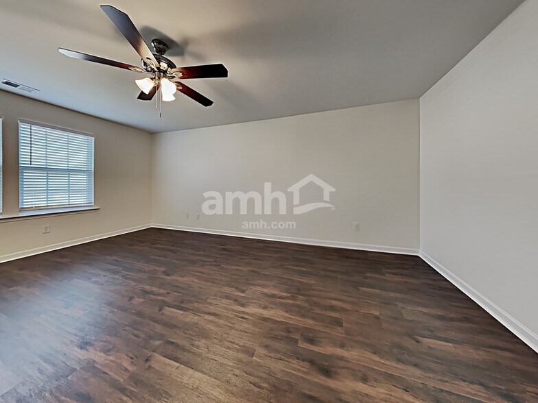 Building Photo - 656 Silver Moss Dr