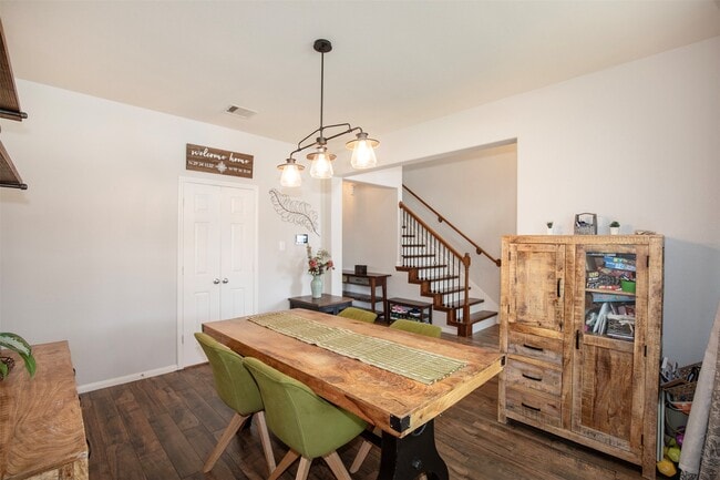 Building Photo - 2110 Stonehollow Ct