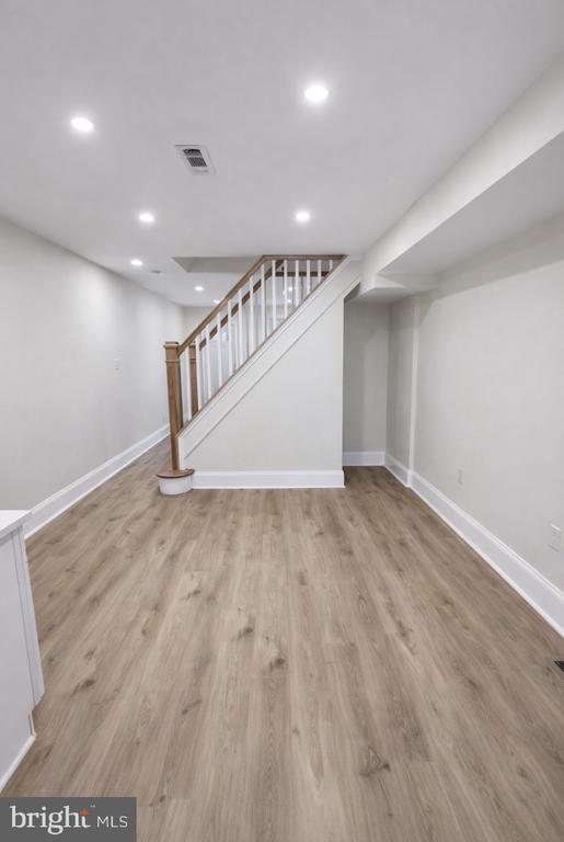 Building Photo - 22 Maple St