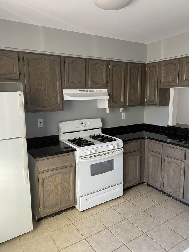 Kitchen - 907 Woodbridge Commons Way