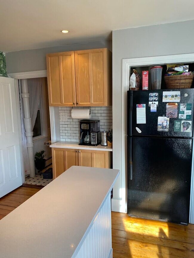 Building Photo - 204 Bunker Hill St