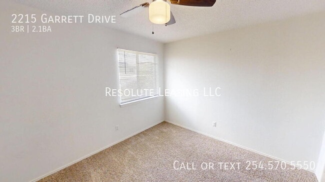 Building Photo - 2215 Garrett Dr