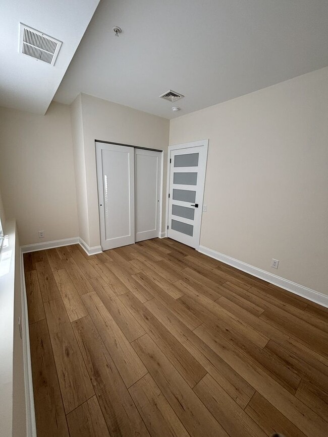 Building Photo - Nob Hill 2 Bedroom 2 Bath renovated Condo with Parking spot in Manayunk $2,195/month