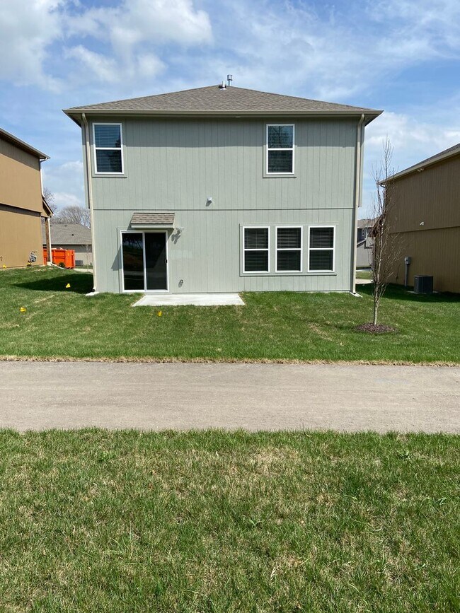 Building Photo - Pre-Leasing Now: Comfortable 3-Bedroom, 2.5-Bath Home in Oak Woods!