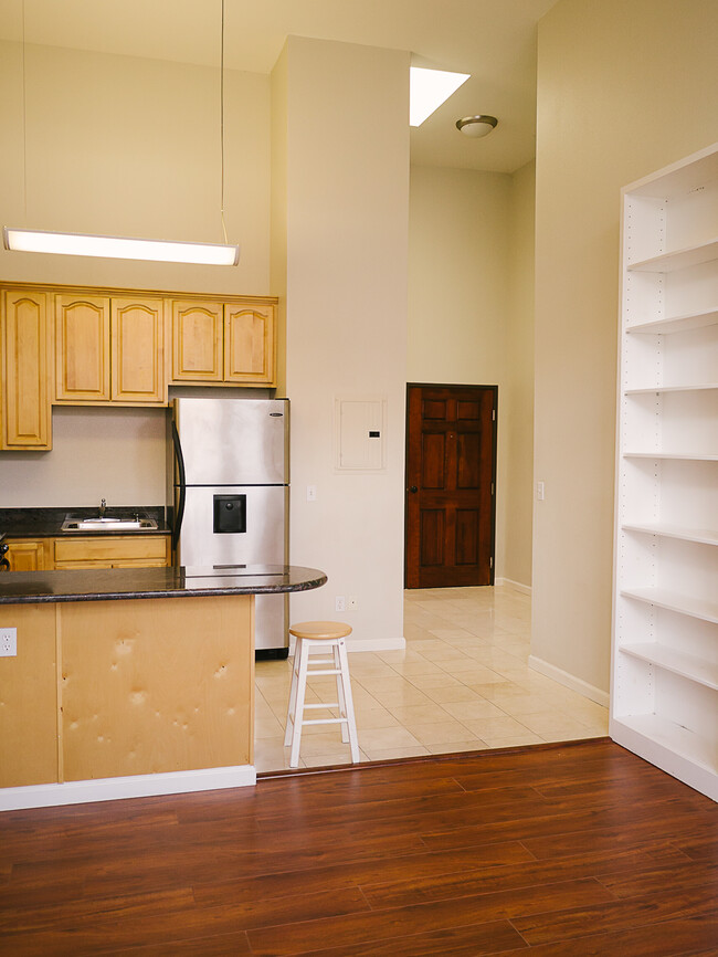 breakfast bar, granite counters, stainless appliances - 1909 San Pablo Ave