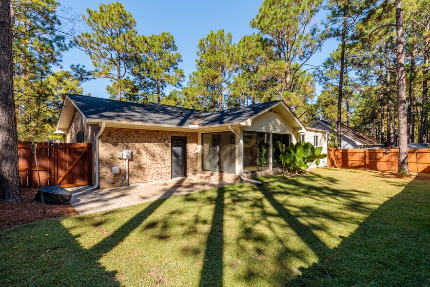 Building Photo - 1635 Longleaf Dr E