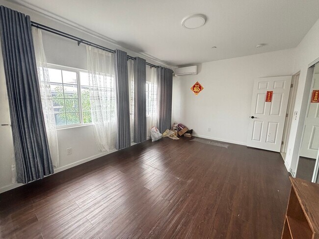 Building Photo - 1654 Olona Ln