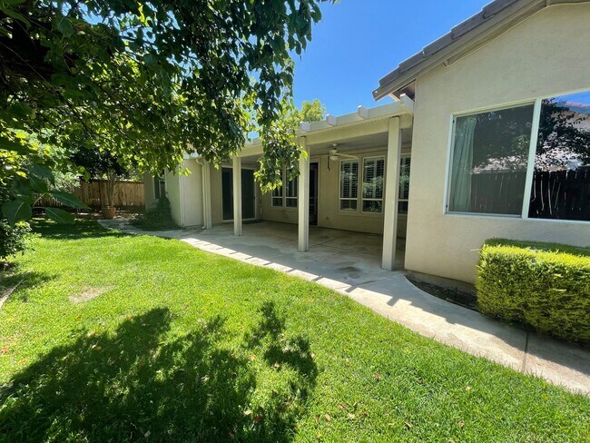 Building Photo - Stunning 4-Bedroom Home in Prime Folsom Location