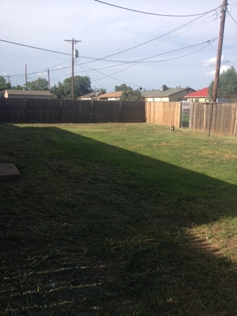 Building Photo - Near Hospital and Sandia Elementary Pets Allowed