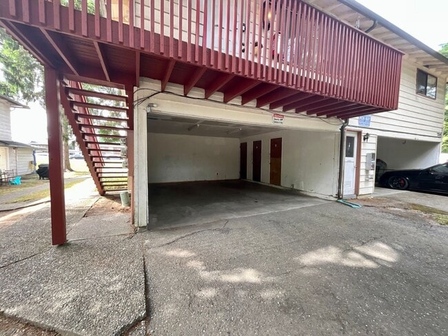 Building Photo - Move-In Special! Rent Ready 2-Bedroom 1 Ba...