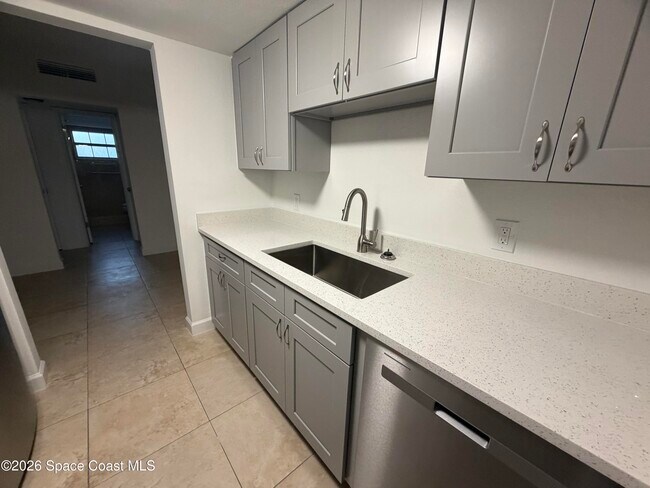 Building Photo - 154 Crescent Beach Dr