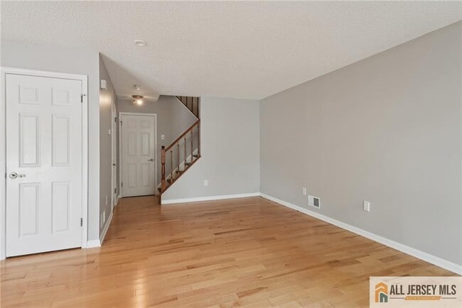 Building Photo - 37 Kingston Run