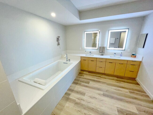Building Photo - Luxury 3-Bedroom Townhome in Wailea’s Excl...