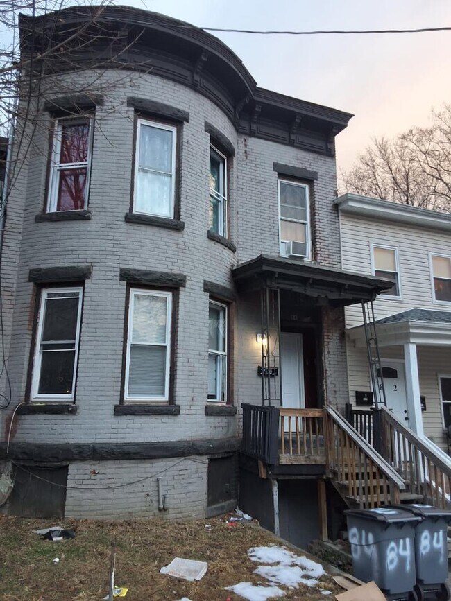 Building Photo - 84 Carson Ave