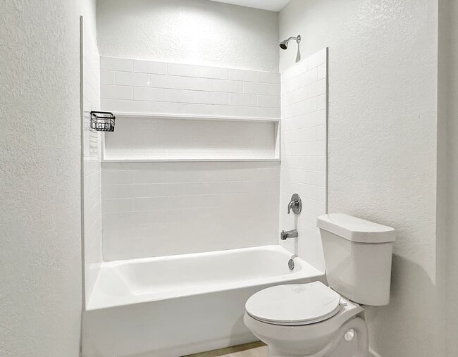 Building Photo - Charming Country Living with Modern Comforts!