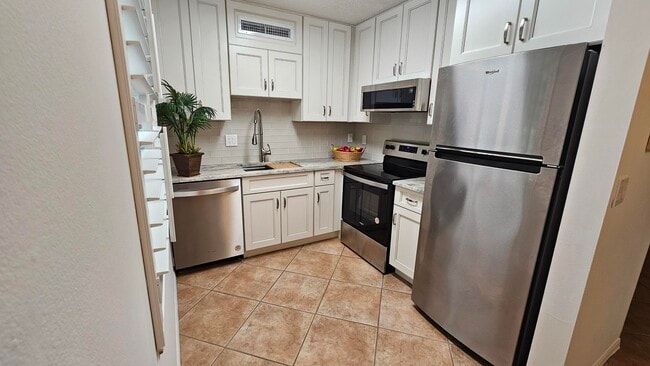 Building Photo - 1441 Ocean Dr